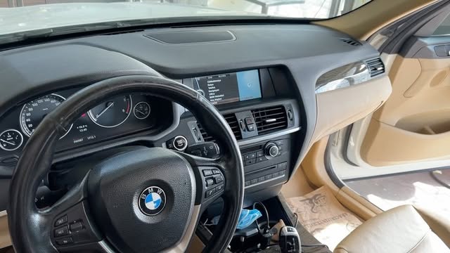 Üçler Special Instagram paylaşımından BMW iç mekânı